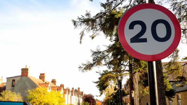 20pmh sign on an urban street